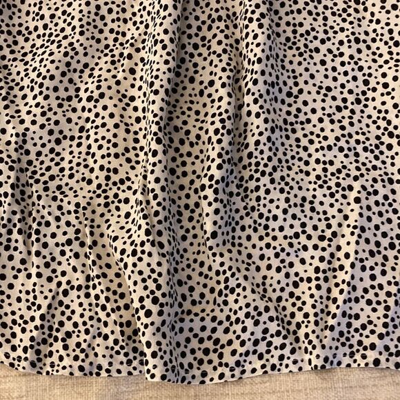 Sanctuary Women’s On/Off the Shoulder Long Sleeve Blouse with smocked cuffs. - Picture 4 of 6